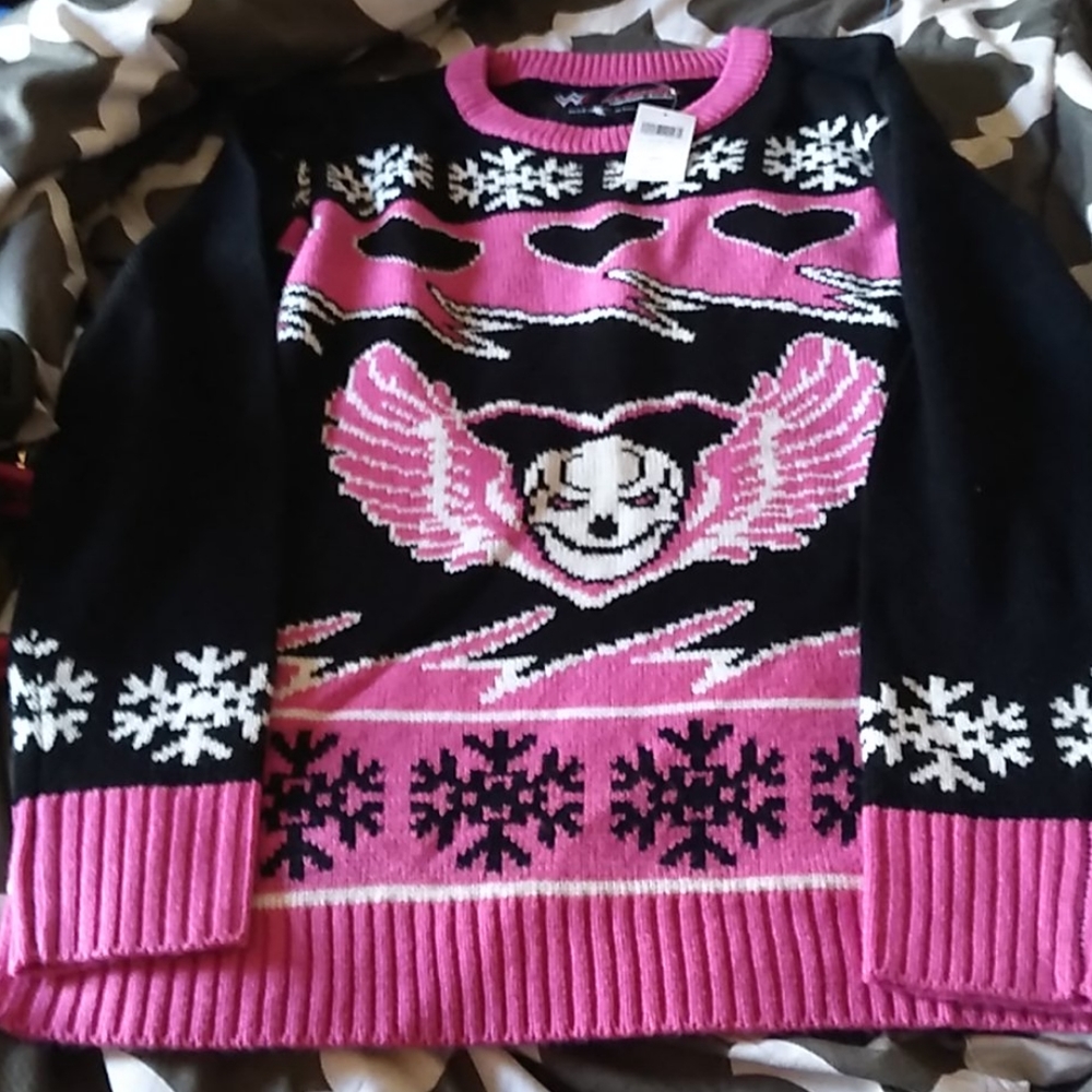 WWE woman's sweater with tags